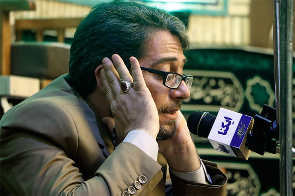 تلاوت تقلیدی «وحید نظریان» در جلسه هفتگی