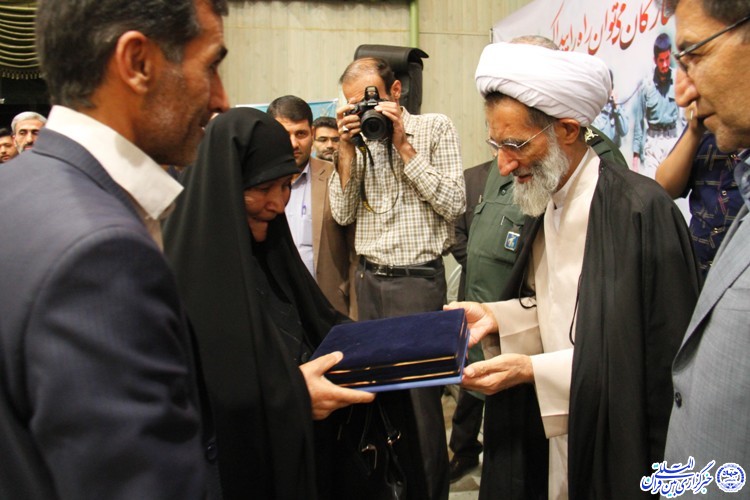 آيين تجليل از مادران سه شهیدی چهارمحال و بختیاری/گزارش تصويري