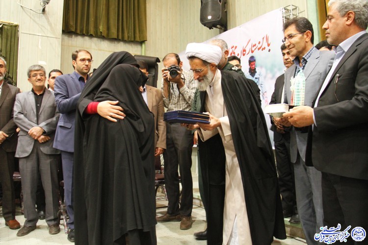 آيين تجليل از مادران سه شهیدی چهارمحال و بختیاری/گزارش تصويري