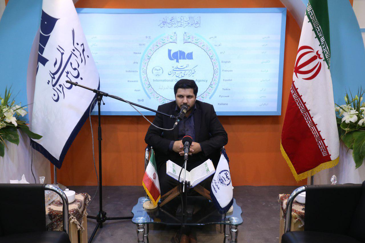 تلاوت اذانگاهی محمدحسن موحدی در غرفه ایکنا