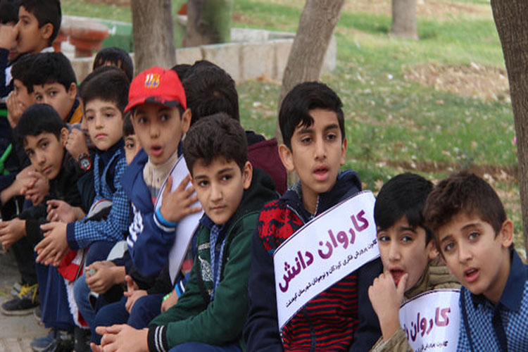 خرید کتاب توسط امام جمعه کوهدشت جهت کمک به زلزله‌زدگان کرمانشاه