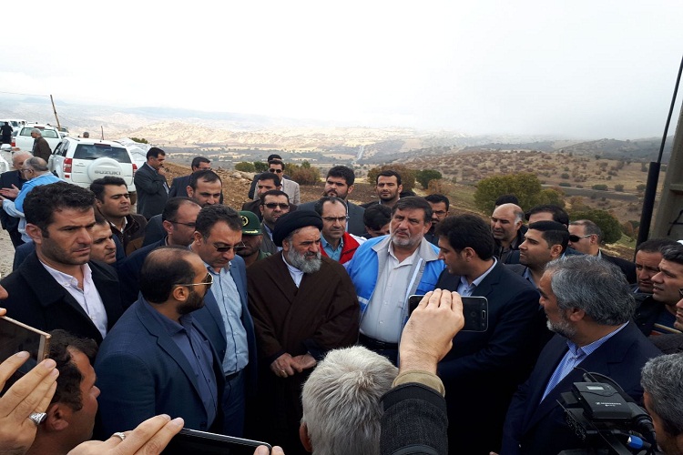 بازدید نماینده ولی فقیه و استاندار کردستان از مناطق زلزله زده کرمانشاه + عکس