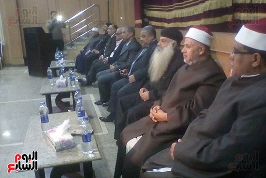 تلاوت قرآن در مراسم بزرگداشت قربانیان مسجد الروضة توسط مسیحیان
