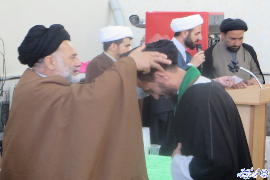گزارش تصویری آیین عمامهگذاری 16 طلبه لرستانی گزارش تصویری آیین عمامهگذاری 16 طلبه لرستانی