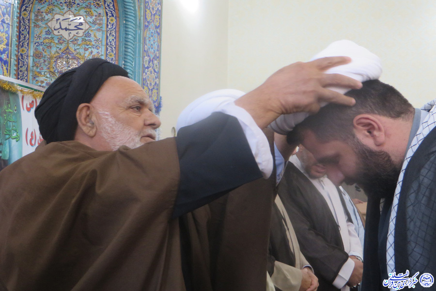 گزارش تصویری آیین عمامهگذاری 16 طلبه لرستانی گزارش تصویری آیین عمامهگذاری 16 طلبه لرستانی