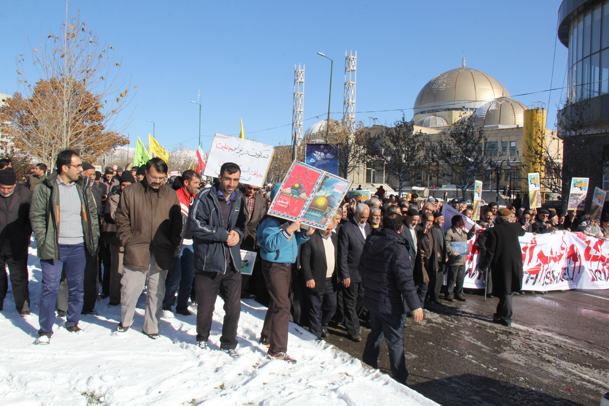 راهپیمایی نماز گزاران زنجانی در حمایت از مردم مظلوم فلسطین