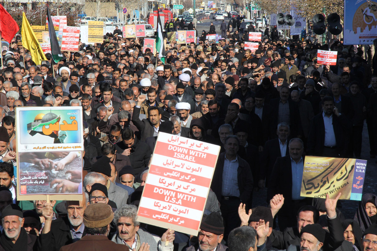 راهپیمایی نماز گزاران زنجانی در حمایت از مردم مظلوم فلسطین