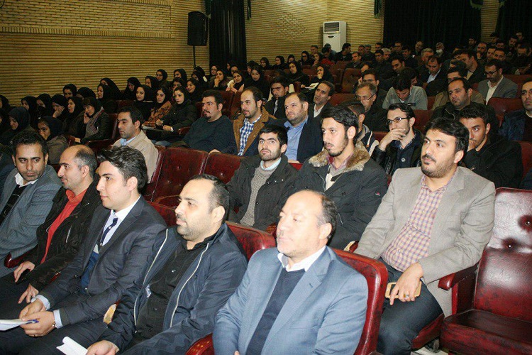 اساس توسعه کشور، علم و معرفت دانشجو است