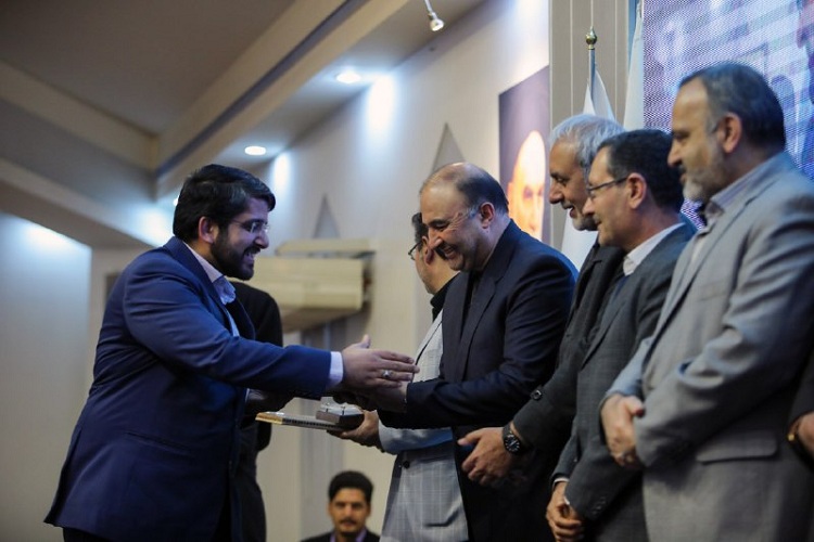 تقدیر از مرکز علمی و کاربردی جهاد دانشگاهی به عنوان مرکز پژوهشی برگزیده