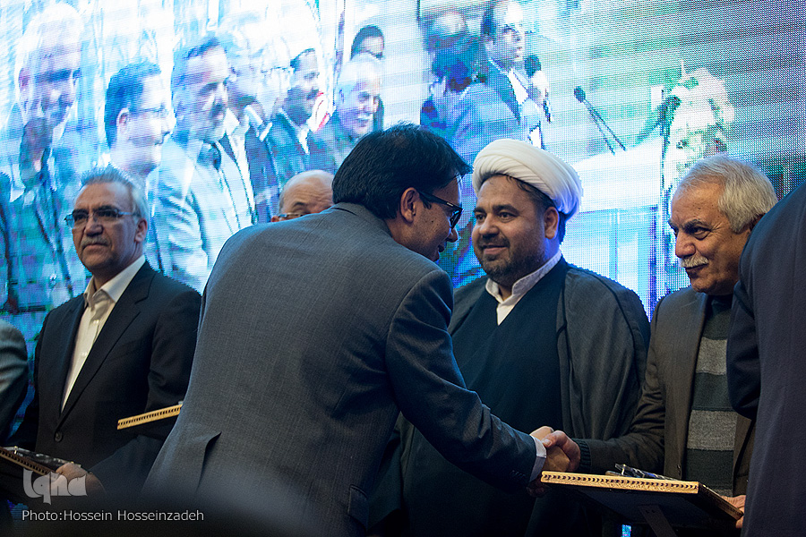 تقدیر از مرکز علمی و کاربردی جهاد دانشگاهی مشهد به عنوان مرکز پژوهشی برگزیده
