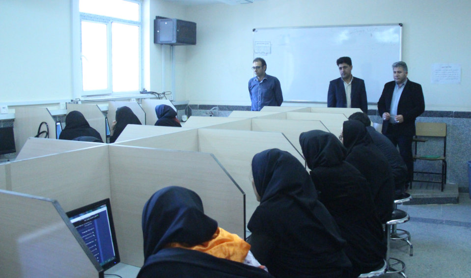 برگزاری آزمون الکترونیکی سوادآموزی کوهدشت + عکس