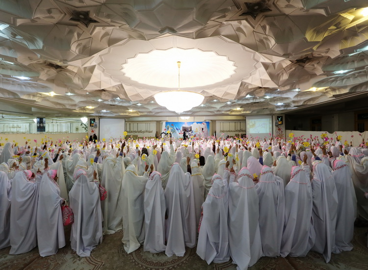 800 دختر نوجوان در جوار کریمه اهل بیت طلوع بندگیشان را جشن گرفتند 800 دختر نوجوان در جوار کریمه اهل بیت طلوع بندگیشان را جشن گرفتند