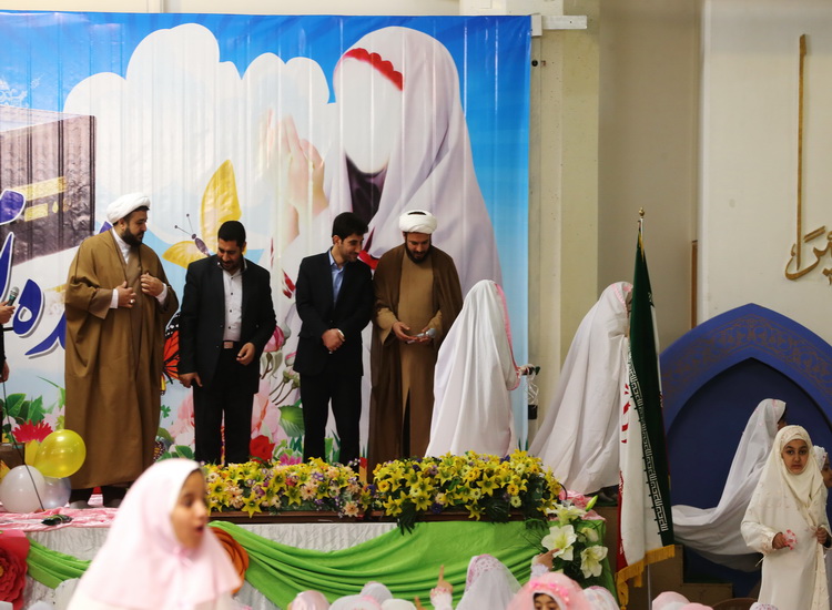800 دختر نوجوان در جوار کریمه اهل بیت طلوع بندگیشان را جشن گرفتند 800 دختر نوجوان در جوار کریمه اهل بیت طلوع بندگیشان را جشن گرفتند
