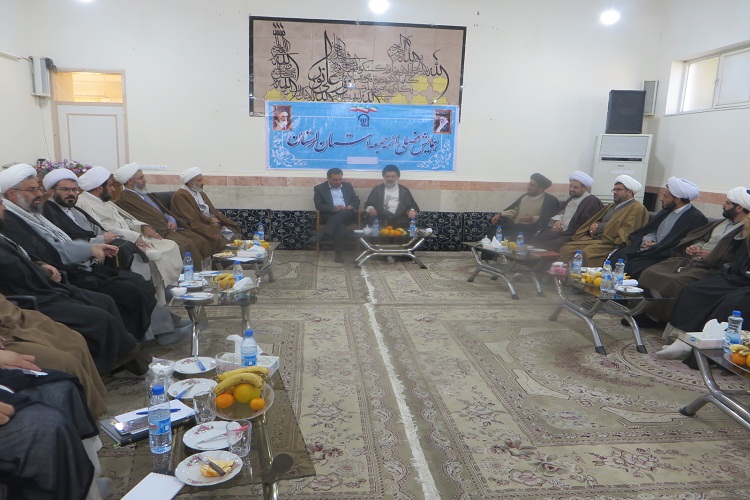 گزارش تصویری همایش فصلی ائمه جمعه لرستان گزارش تصویری همایش فصلی ائمه جمعه لرستان