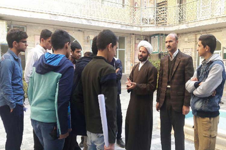 بازدید دانش&zwnj;آموزان کوهدشتی از مدارس علمیه