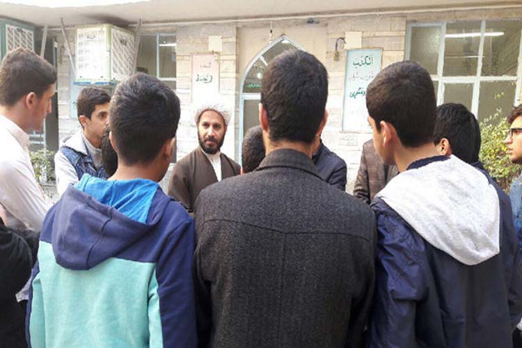 بازدید دانش&zwnj;آموزان کوهدشتی از مدارس علمیه
