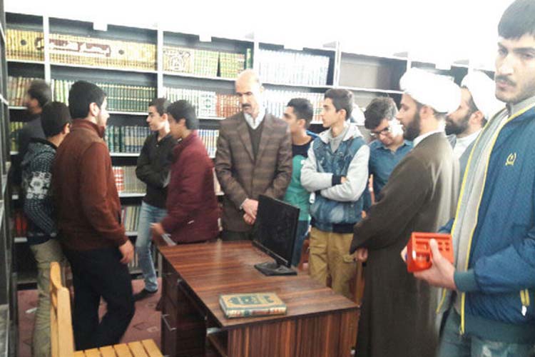 بازدید دانش&zwnj;آموزان کوهدشتی از مدارس علمیه