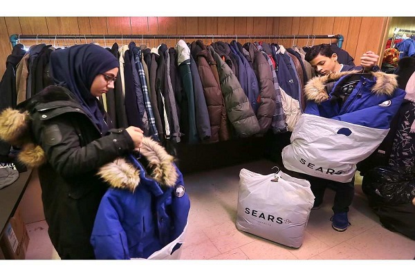 اهدای لباس گرم به نیازمندان کانادا توسط مسلمانان/ انگلیسی