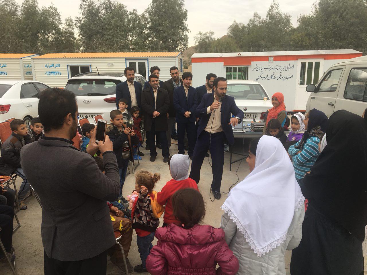 رد نشود//جامعه قرآنی در مراسم یادبود چهلمین درگذشتگان زلزله&zwnj;زدگان کرمانشاه حضور یافتند