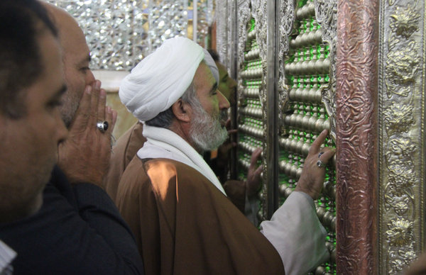 غباروبی حرم مطهر امامزاده محمد(ع) کوهدشت