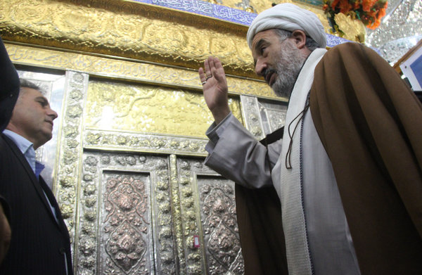 غباروبی حرم مطهر امامزاده محمد(ع) کوهدشت