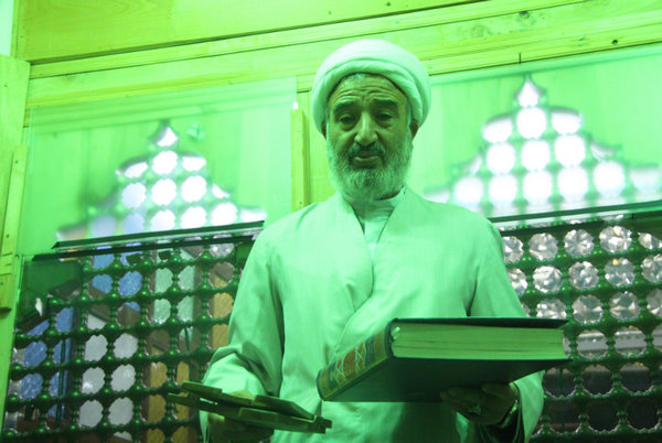 غباروبی حرم مطهر امامزاده محمد(ع) کوهدشت