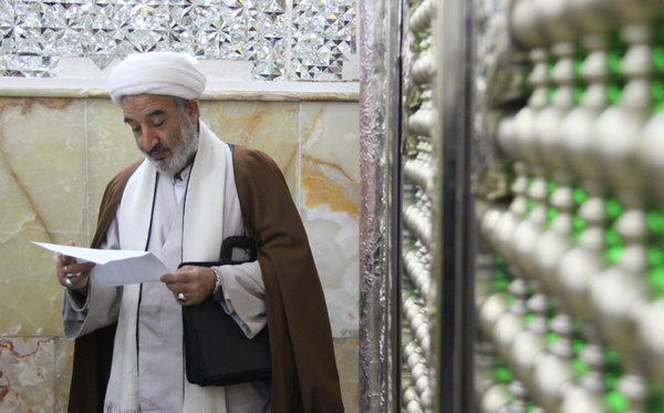 غباروبی حرم مطهر امامزاده محمد(ع) کوهدشت