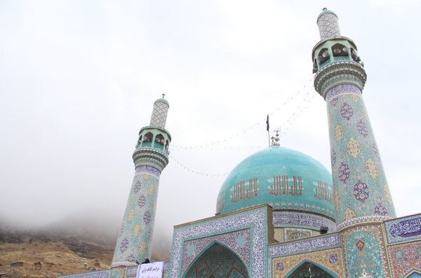 غباروبی حرم مطهر امامزاده محمد(ع) کوهدشت