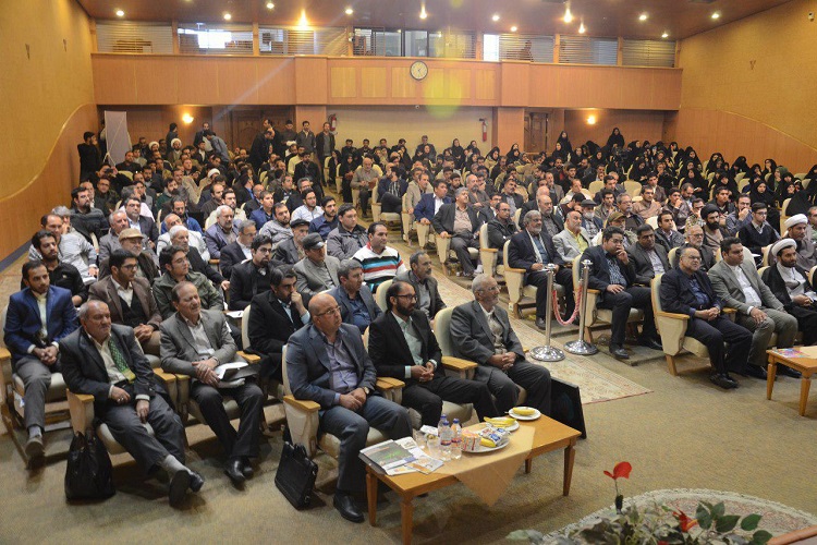 ششمین همایش وقف و رسانه با تجلیل از برگزیدگان به کار خور پایان داد