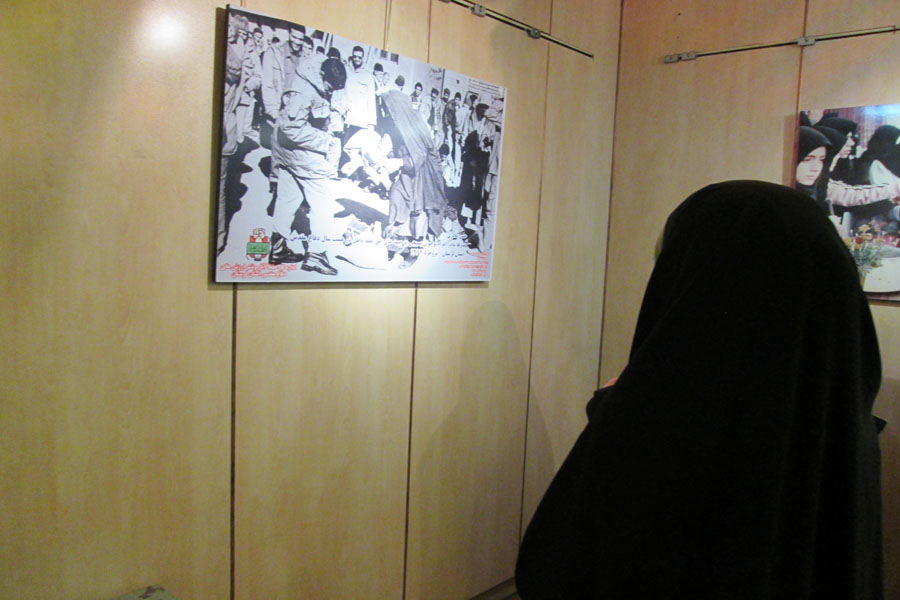 گزارش تصویری نمایشگاه عکس «نقش زنان لرستان در دفاع مقدس»