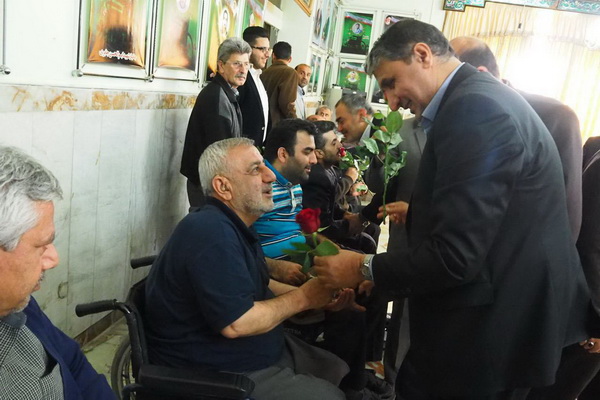 دلجویی استاندار از جانبازان مرکز توانبخشی امام علی(ع) ساری