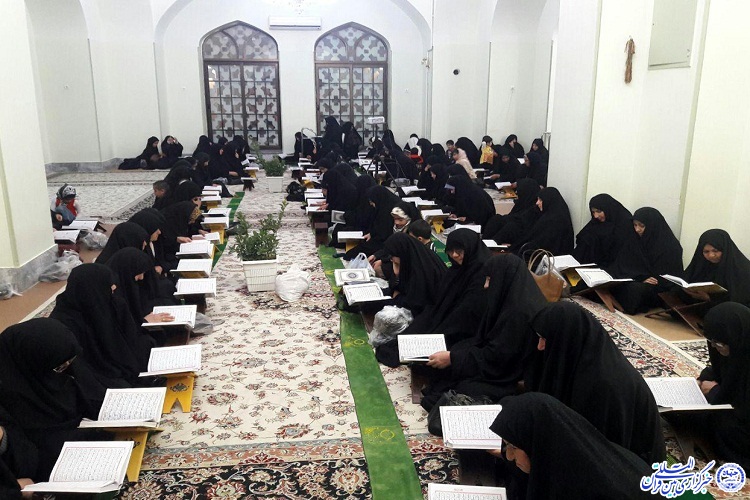 پوششی// محفل انس با قرآن در زیارتگاه «آقای شهید» برگزار شد