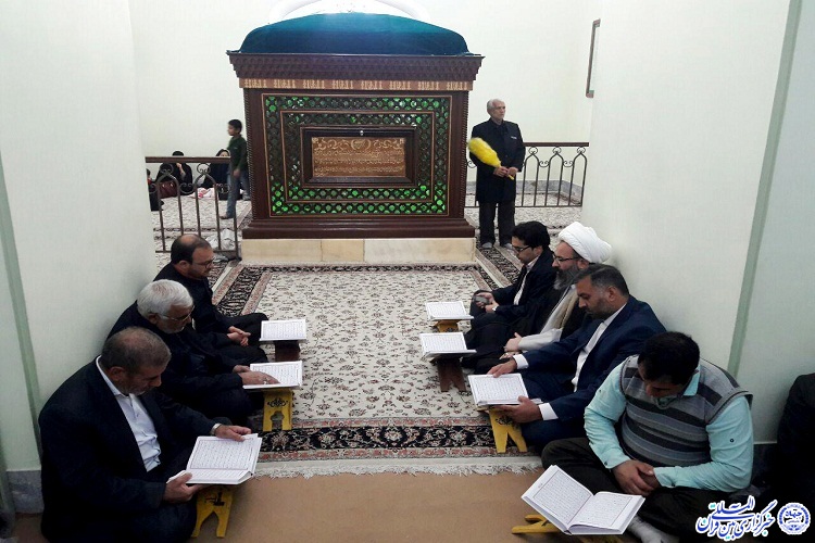 پوششی// محفل انس با قرآن در زیارتگاه «آقای شهید» برگزار شد