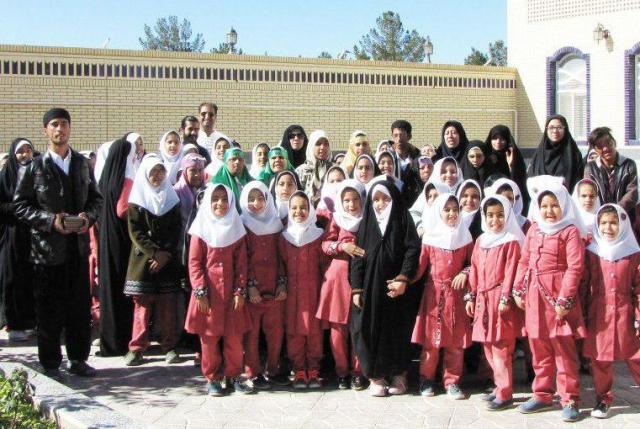 برگزاری نمایش «امید و اندیشه» در بنیاد امیرالمومنین(ع) ابرکوه