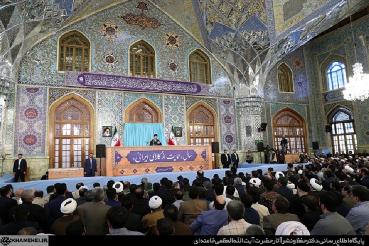 بیعتی دوباره با رهبری در حرم رضوی/ حل مشکلات اقتصادی؛ خواسته مردم بیعتی دوباره با رهبری در حرم رضوی/ حل مشکلات اقتصادی؛ خواسته مردم