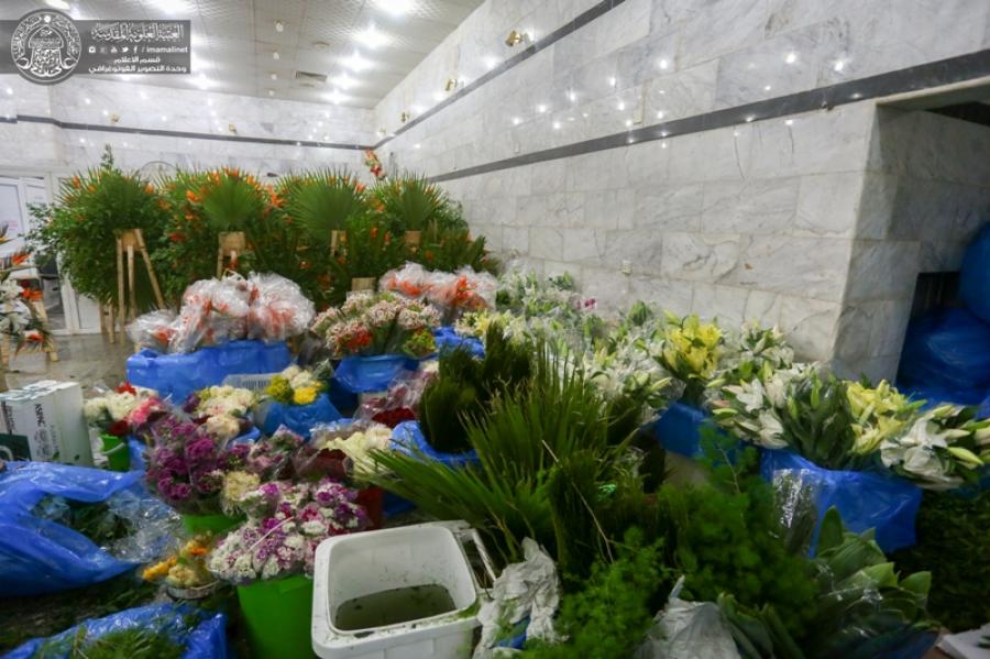 گل‌آرایی صحن و سرای بارگاه علوی به مناسبت 13 رجب