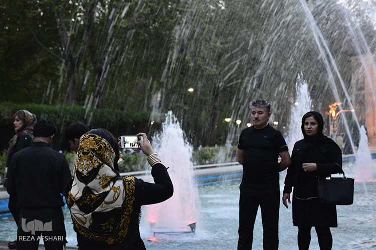 بازدید مسافران نوروزی از کاخ هشت بهشت
