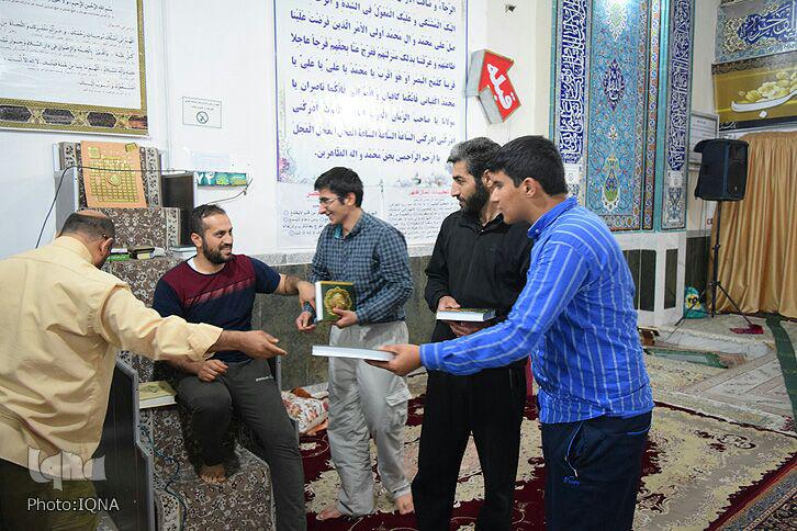 گزارش تصویری مراسم معنوی اعتکاف در مساجد خرمآباد گزارش تصویری مراسم معنوی اعتکاف در مساجد خرمآباد