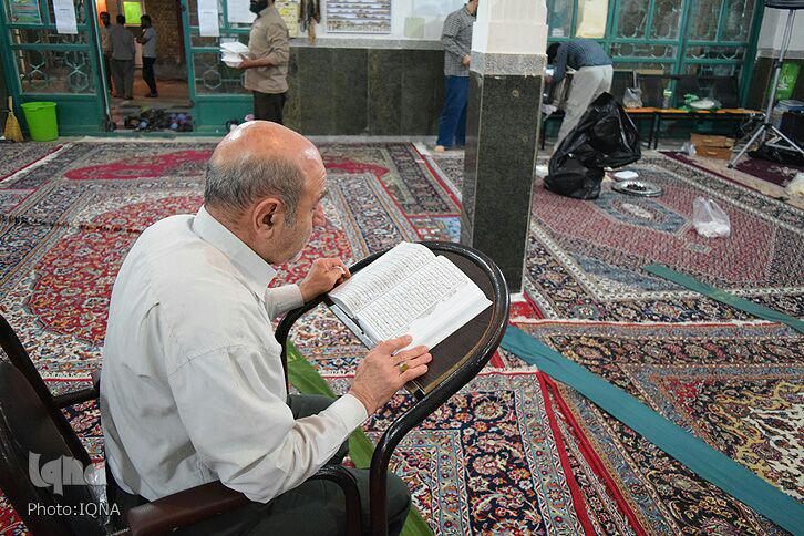 گزارش تصویری مراسم معنوی اعتکاف در مساجد خرمآباد گزارش تصویری مراسم معنوی اعتکاف در مساجد خرمآباد