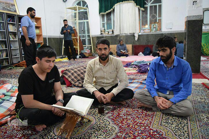 گزارش تصویری مراسم معنوی اعتکاف در مساجد خرمآباد گزارش تصویری مراسم معنوی اعتکاف در مساجد خرمآباد