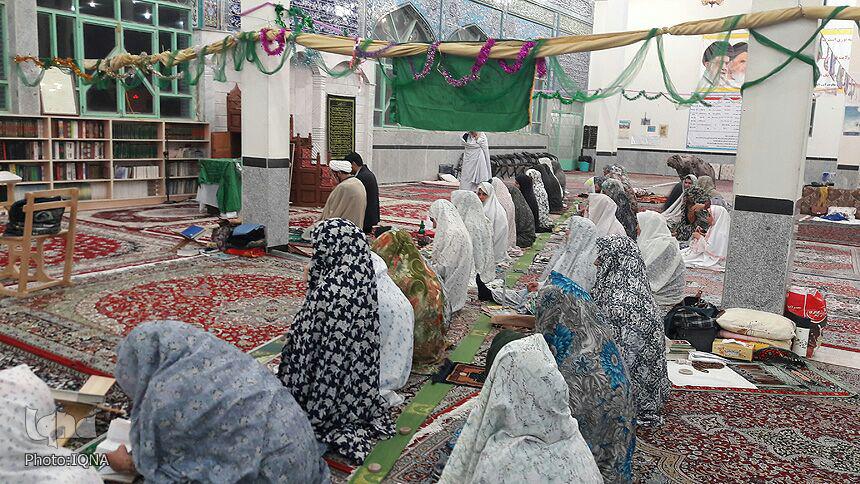 گزارش تصویری مراسم معنوی اعتکاف در مساجد خرمآباد گزارش تصویری مراسم معنوی اعتکاف در مساجد خرمآباد
