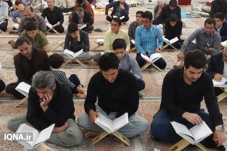 محفل قرآنی معتکفان در کاشمر برگزار شد محفل قرآنی معتکفان در کاشمر برگزار شد