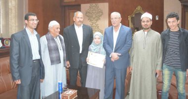 پاسداشت دختر برتر مسابقات بین‌المللی قرآن مصر+عکس