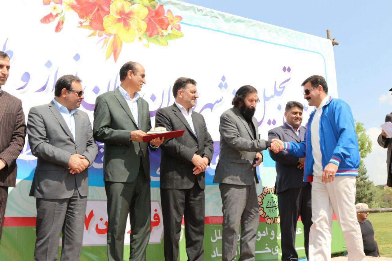 گزارش تصویری آئین تجلیل از فعالان روز طبیعت در لرستان