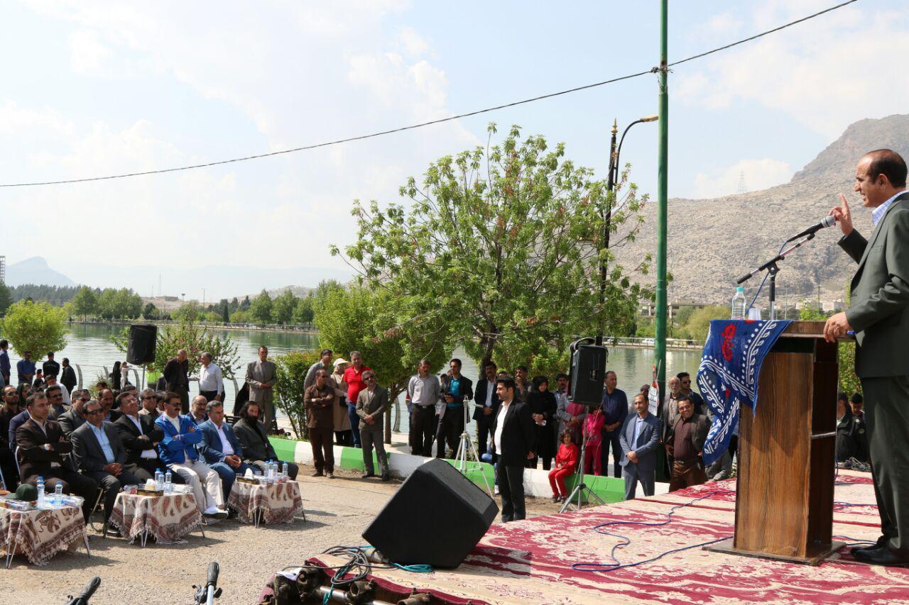 گزارش تصویری آئین تجلیل از فعالان روز طبیعت در لرستان