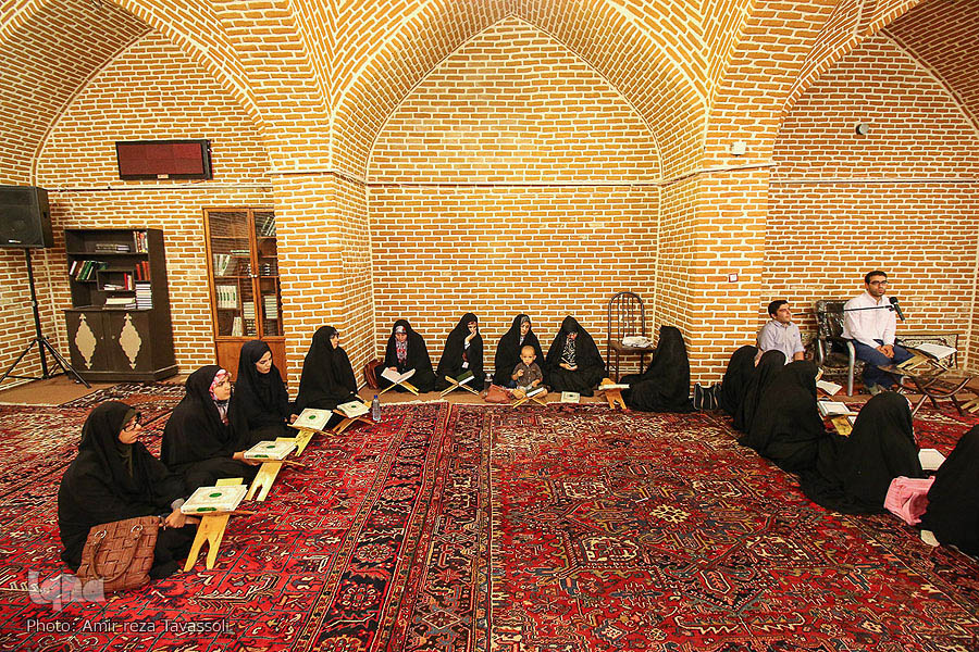 آموزش 100 قرآن آموز در مؤسسه قرآنی نوای بهشت انتظار تبریز