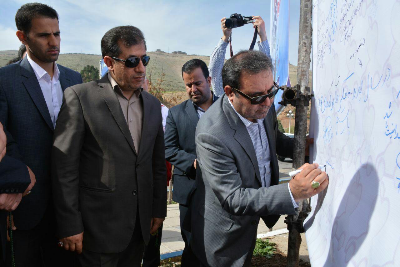 بازدید استاندار لرستان از روند خدمات&zwnj;رسانی ستادهای نوروزی