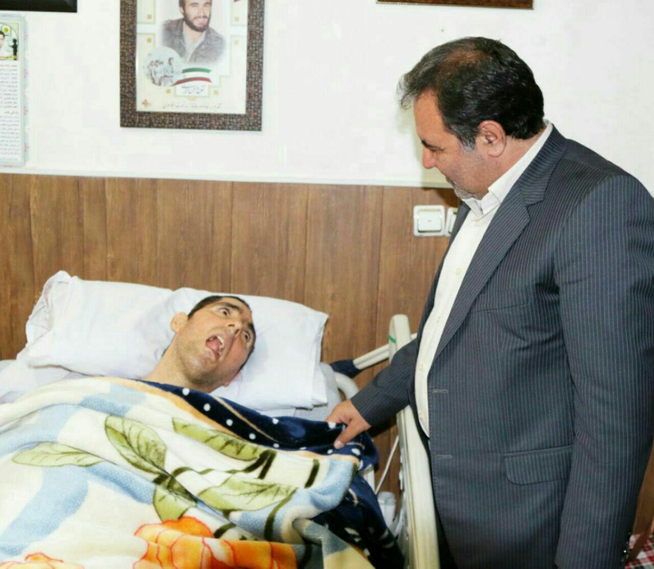 دیدار استاندار لرستان با شهید زنده لرستانی
