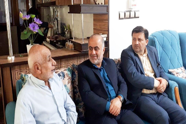 همه ما نیازمند دعای خیر خانواده های شهدا هستیم
