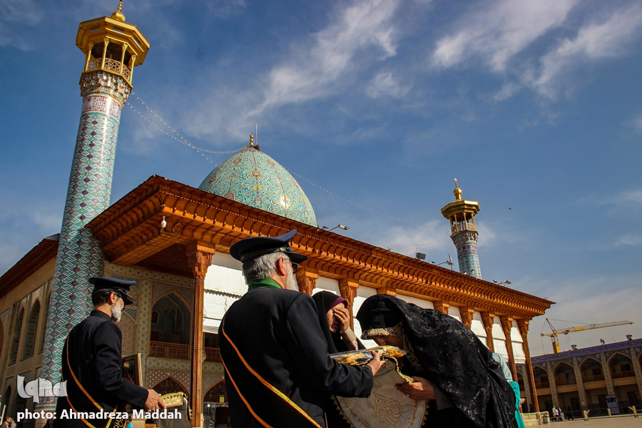 اهتزاز پرچم حرم امام موسی كاظم(ع) بر فراز گنبد حرم شاهچراغ(ع) اهتزاز پرچم حرم امام موسی كاظم(ع) بر فراز گنبد حرم شاهچراغ(ع)